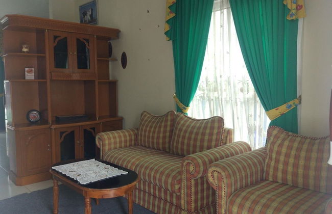 Villa Abdi Cipanas with Swimming Pool - Foto 6