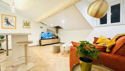 Elegant mansardé-place du pin - Photo 2