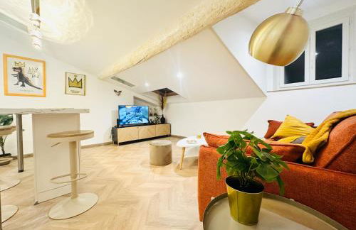 Elegant mansardé-place du pin - Photo 2