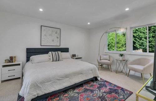 Stylish Bellevue Retreat - Photo 20