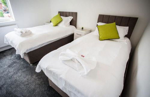 Halford House 3 Bed Town Centre Home from Home with Parking for 2 cars Prime Location Tamworth - Photo 7