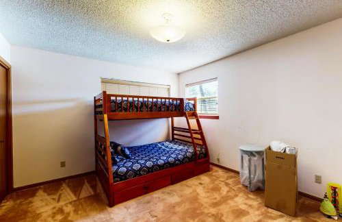 Laid-Back Lake House with Wraparound Deck - Foto 14