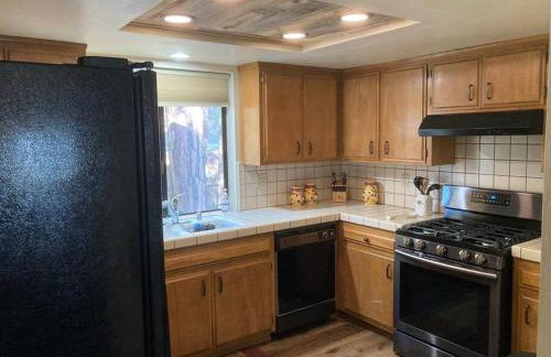 Cozy 3BR Dog-Friendly Cabin- Level 2 EV Chgr - Photo 28