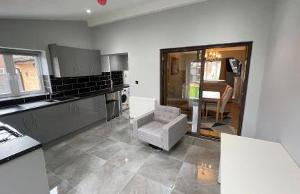 Cosy 4 bedroom holiday let Stevenage 22mins from London on the train - Foto 16