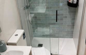 Ático con Terraza Privada en Granada Centro Parking Gratis - Foto 7