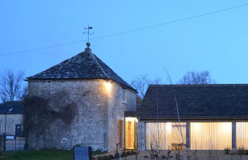 High Cogges Farm Holiday Cottages - The Cart Shed - Photo 27