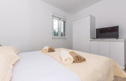 Lovely Home In Srinjine - Photo 23