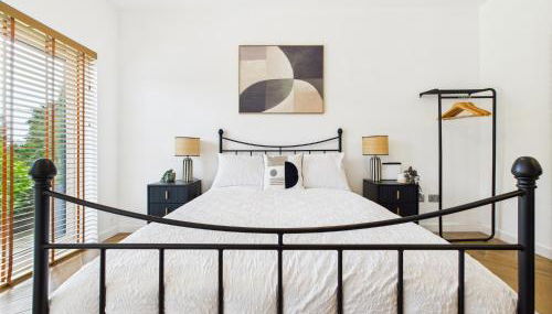 5-Bed Retreat with Hot Tub, Garden & Relaxing Views - Foto 5