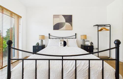 5-Bed Retreat with Hot Tub, Garden & Relaxing Views - Foto 5