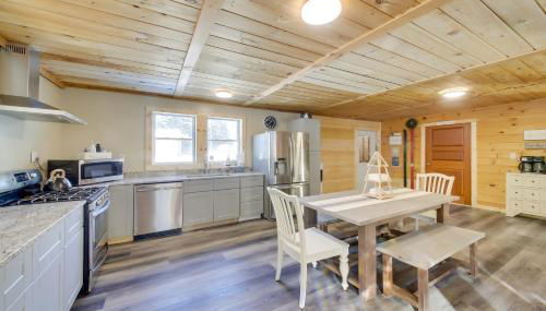 Rangeley Retreat Cabin-Style Home Lake Access - Foto 5