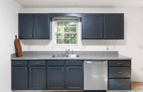 Cozy Retreat w Hot Tub Firepit & Grill near Bryce - Foto 25