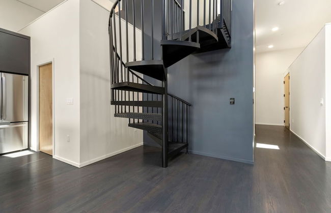 New! Modern Scandinavian Loft in Old Town Square - Photo 32