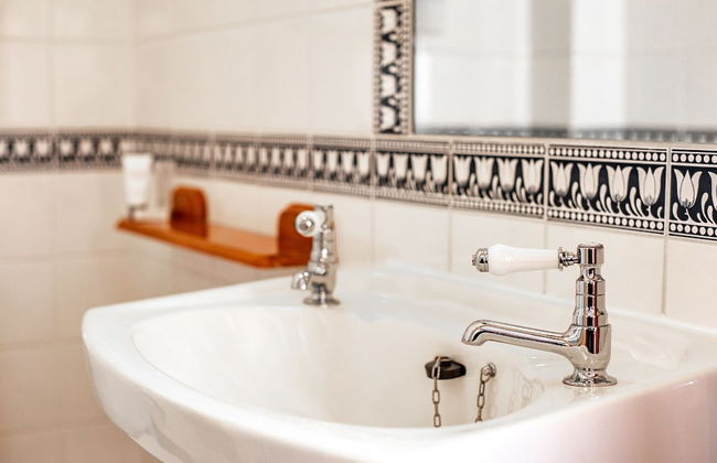 Trivelles Waterhall Country Hotel - Gatwick - Photo 40