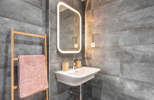 Stylish apartments with balcony & parking near the beach by REMS - Foto 40