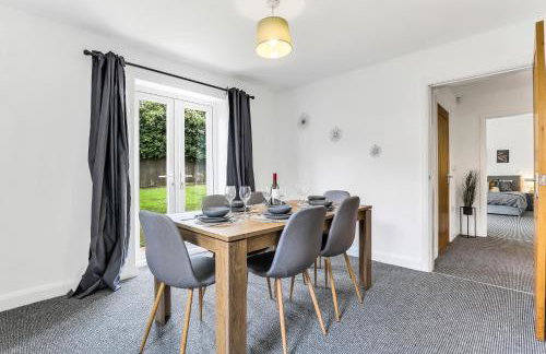 Comfortable 3-Bed Dormer Bungalow Family & Business Friendly - Photo 13