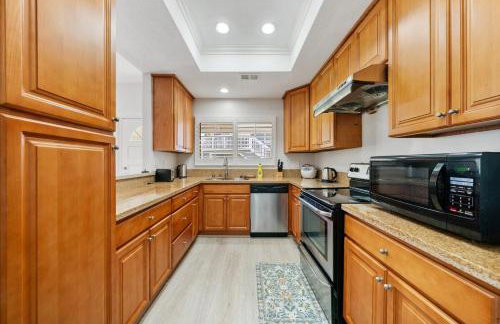 Charming 3BR - Prime Northwood Location - Foto 11