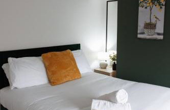 Large 4 Bed Home - Fast Wifi, Smart TV's & Free Parking - Near A66 - Foto 42