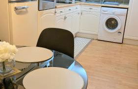 One bedroom self-contained accommodation - Foto 16