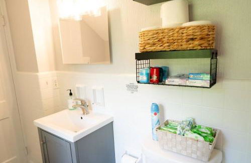 5-star Renovated 3BR Home & Backyard Deck near SU & Hospitals - Foto 44