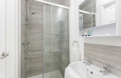 NEW! Stylish 5-Bed Apartment in Stockton-on-tees by Stay With Us, Perfect for Contractors & Large Groups, FREE Parking! - Foto 67