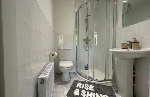 Iris Group Stay 8-BR Free Parking - Foto 9