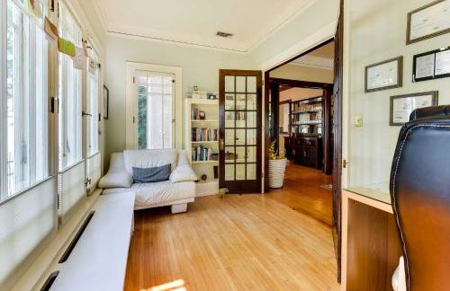 Charming MPLS Home with Patio - Walk to Uptown! - Foto 9