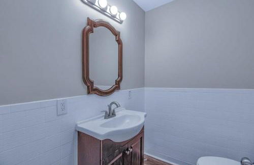 Large Hillside Retreat with Pool and Hot Tub - Foto 49