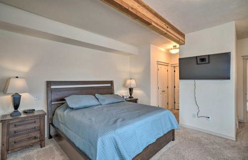 Updated Townhome with Hot Tub - Walk to Downtown! - Foto 10