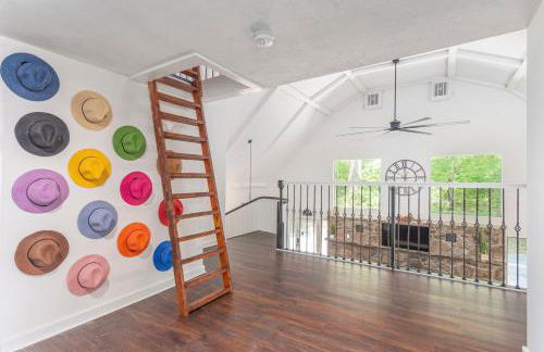 Renovated Barn in the Woods with Hot Tub - Foto 3