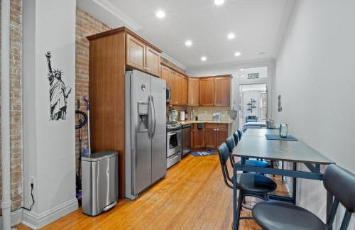 Large Home - Great Location - 15 Minutes to NYC - Foto 45