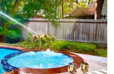 Lovely Woodlands home w/heated pool and spa! - Foto 3