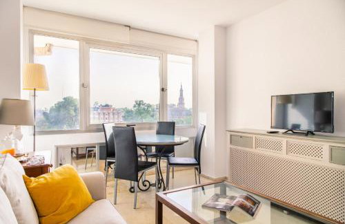 Vistas a Plaza de España y Parking Gratuito - Foto 4