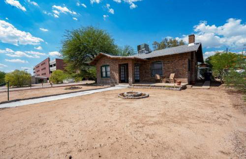 Work Desk- FirePit-Pool-Steps to UofA - Foto 54