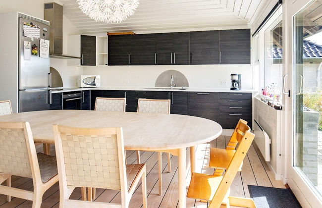 Family Holiday Home in Karrebaeksminde - Photo 11