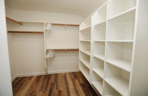 Riverfront Beauty with Pickle Ball Court - Foto 30