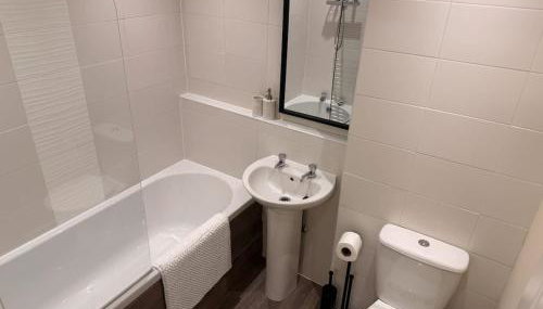 Ajax House - 2-Bed, Sleeps 5, Parking, WiFi, Contractors - Foto 5