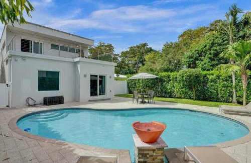 Contemporary 2BR Home with Pool & BBQ Access - Foto 1