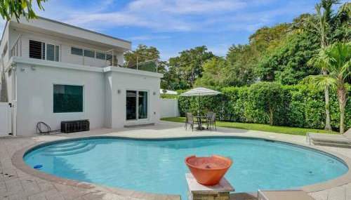 Contemporary 2BR Home with Pool & BBQ Access - Foto 1