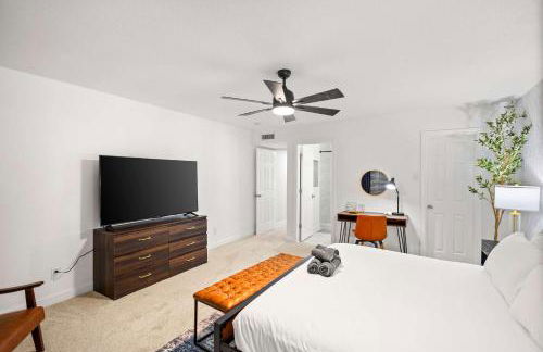 5-BD 2 5-BA Modern Retreat w Games & Hot Tub - Foto 18