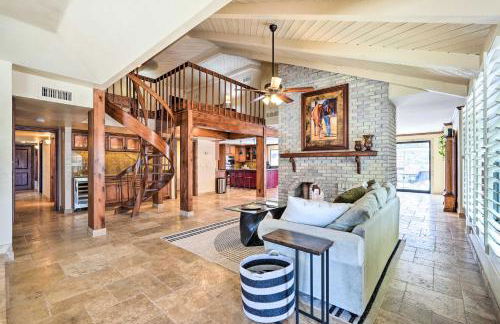 Pool and Putting Green Group Getaway in Glendale! - Foto 3