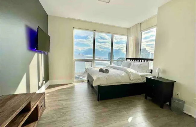 Lanterra Downtown Cn Tower - Photo 2