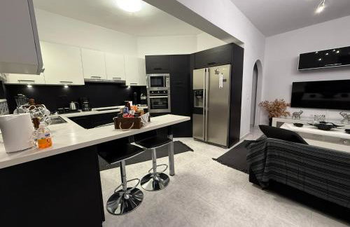 Katsaras House 3 Cozy Bedrooms - Photo 25