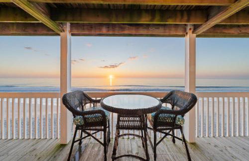 Nestled Inn Ocean Views at Kure Beach - Foto 2