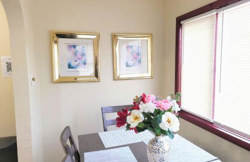 Nice big house with parking, king bed, yard - Foto 19