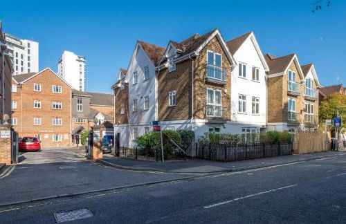 2 Bed Flat in Woking Central - Foto 58