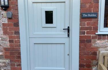 The Stables at Pentregaer Ucha, tennis court & lake - Foto 24