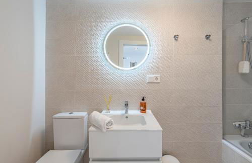 One80 Residences New corner Apartment with amazing sea view to Gibraltar & Africa - Photo 8