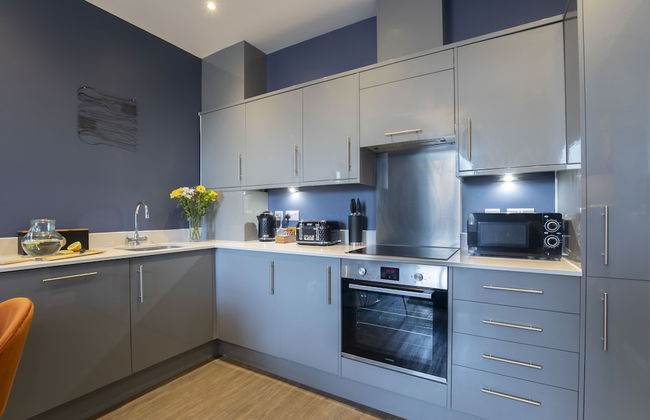 Elliot Oliver - Loft Style 2 Bedroom Apartment With Parking In The Docks - Photo 8