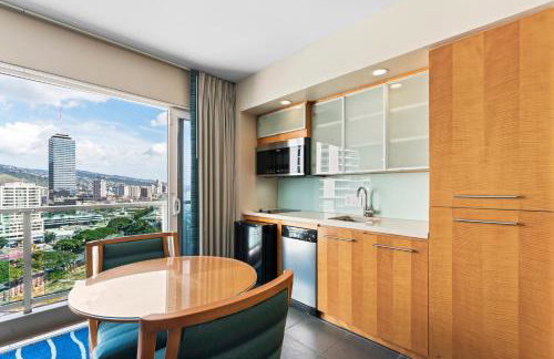 Ala Moana Hotel 1 bedroom sleeps 4 with King bed - Foto 13