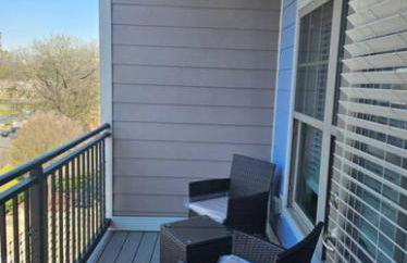 Uptown Stay and Adventures with Pool, Bars & Shops - Photo 9